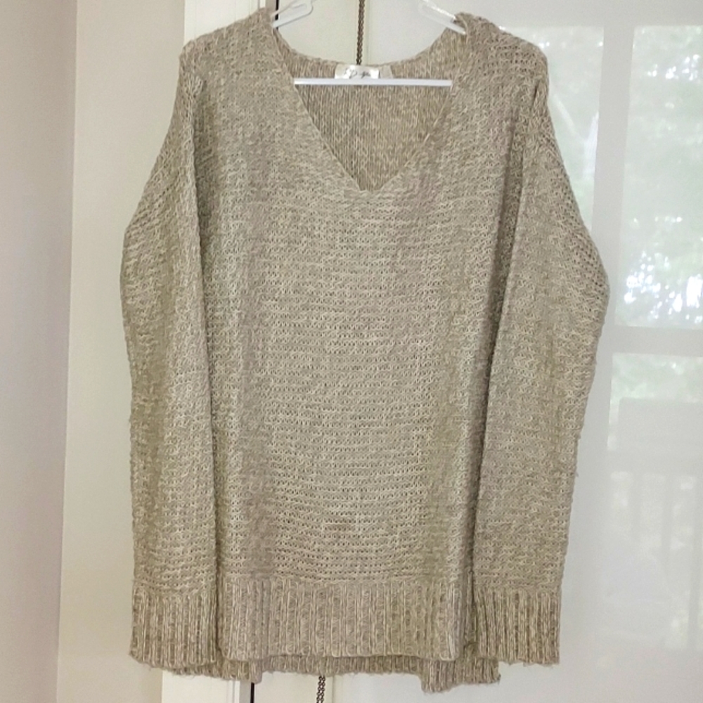 RD style Breeann V-Neck Pullover Size XL Very Soft and hangs longer in back
